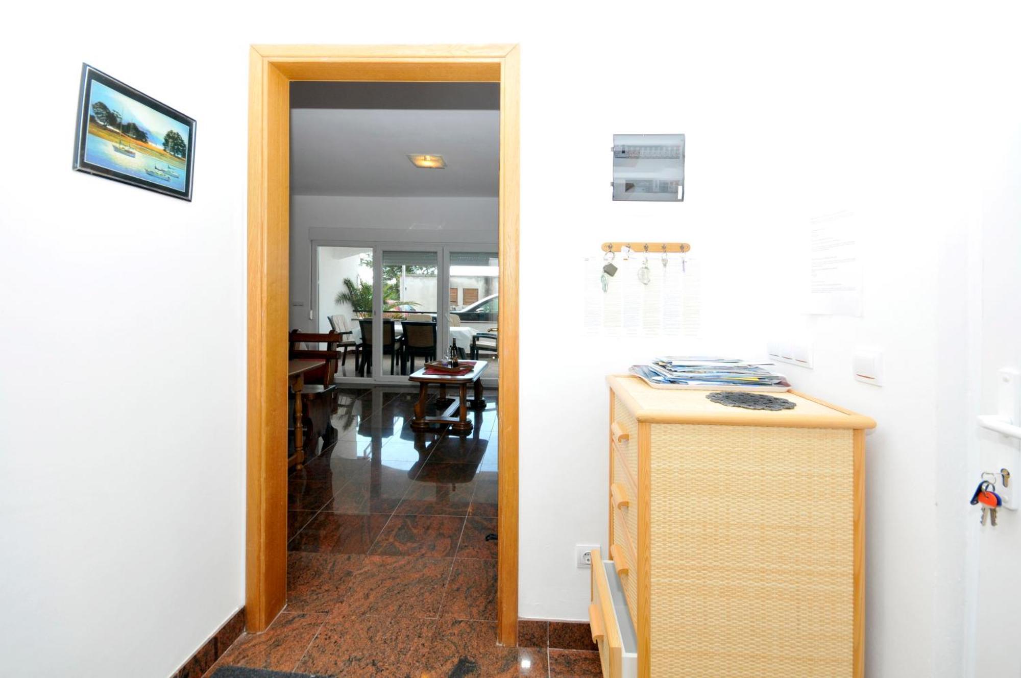 Apartmani Svalina - Seaview And 130M From Beach トロギール エクステリア 写真