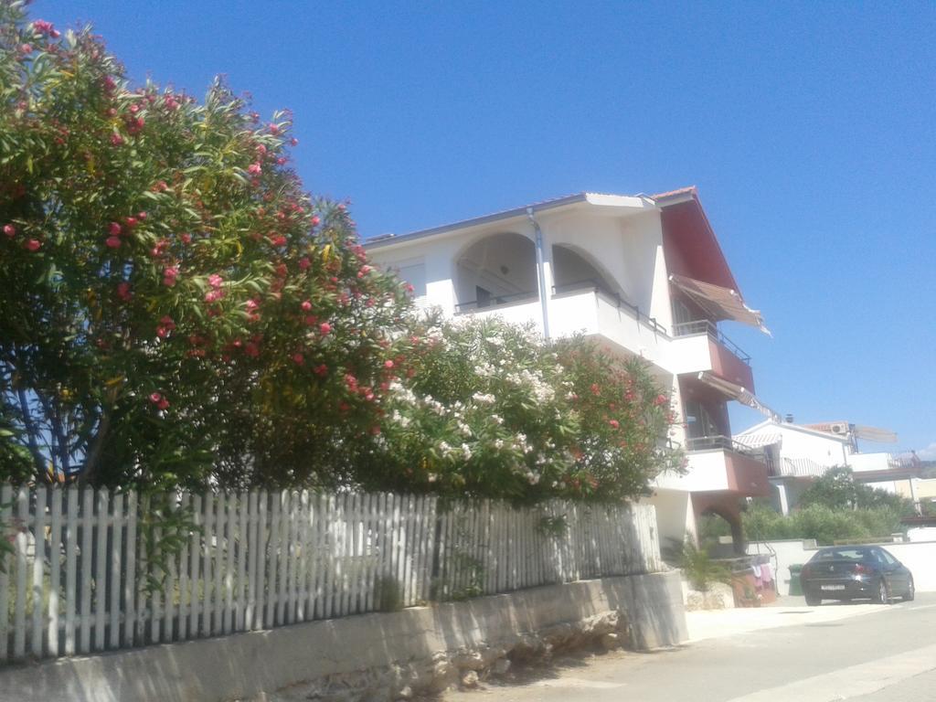 Apartmani Svalina - Seaview And 130M From Beach トロギール エクステリア 写真