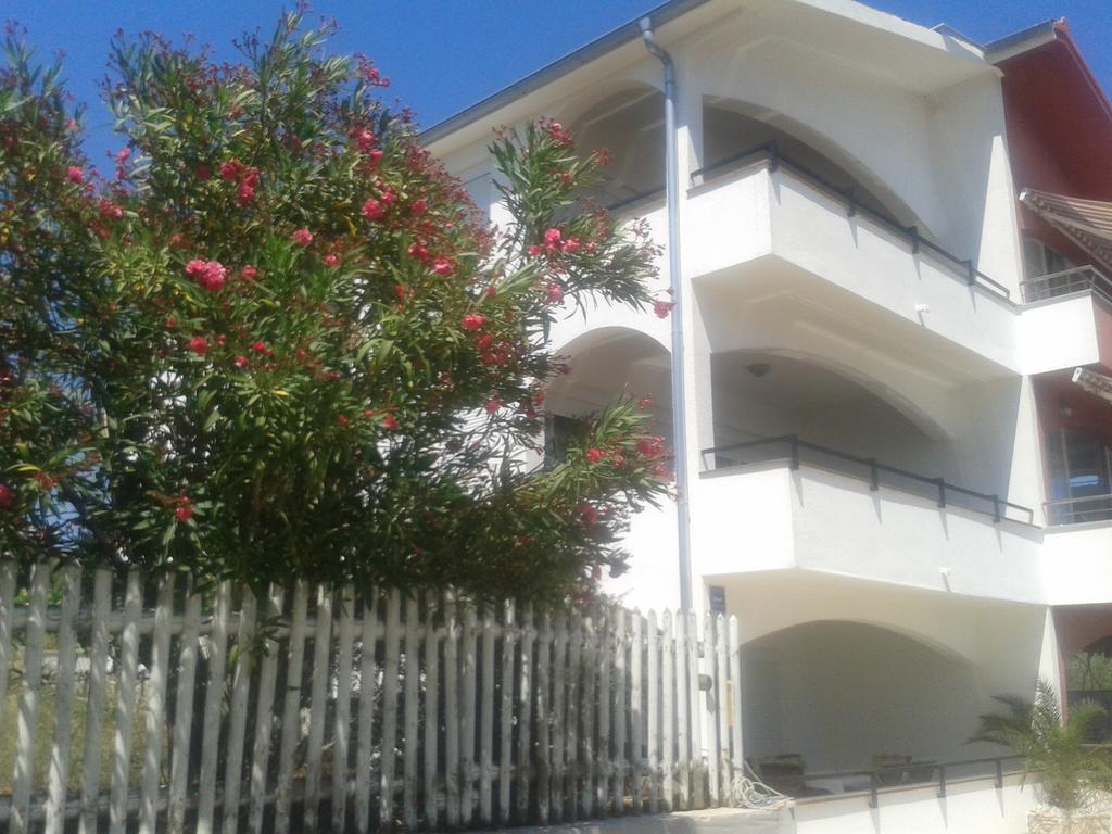 Apartmani Svalina - Seaview And 130M From Beach トロギール エクステリア 写真
