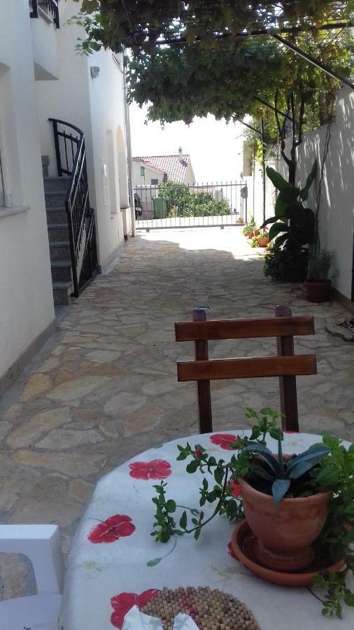 Apartmani Svalina - Seaview And 130M From Beach トロギール エクステリア 写真